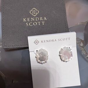 Kendra Scott white MOP Morgans.